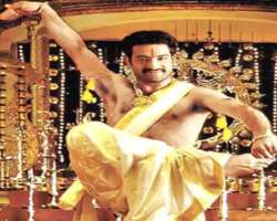 As a fan, you must know the fact he is a trained Kuchipudi dancer. He has taken lessons in this dance form for about 11 years.